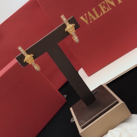 Earrings that attract attention in early spring 2023SS VERSACE Versace Earrings that attract attention in early spring 2023SS VERSACE Versace